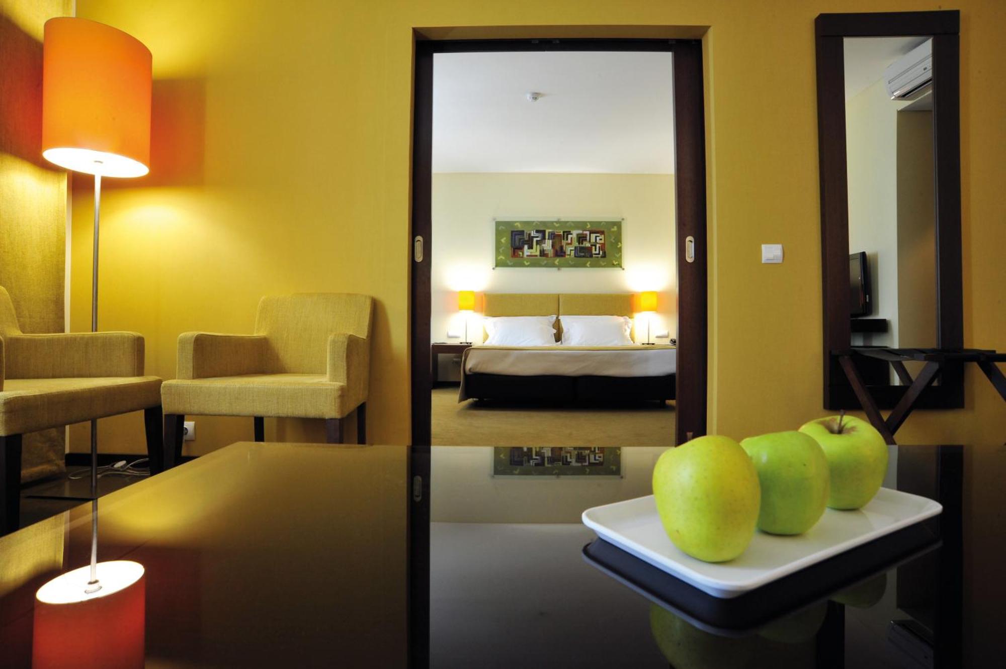 Family Suite (2 Adults + 2 Children),112763934:JPEG