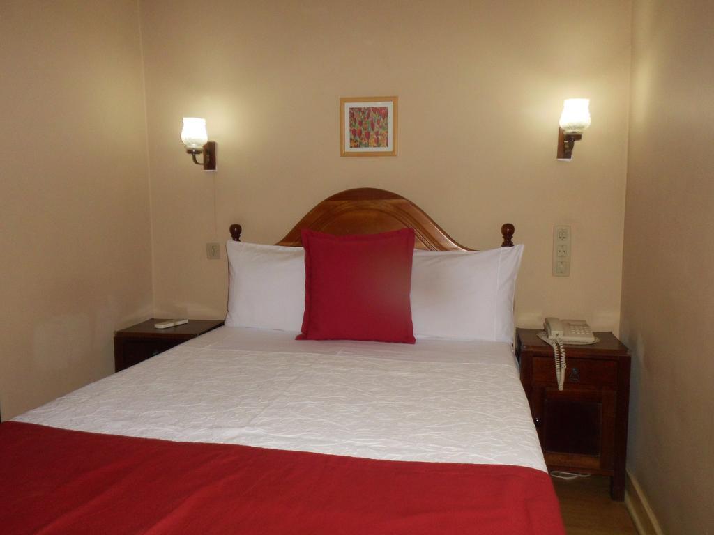 Budget Double Room Skylight,908554210:JPEG